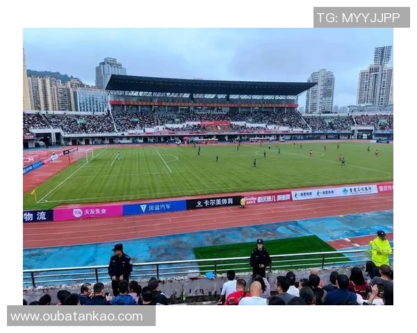 重庆足球队的节奏揭秘：激情与梦想交织的绿茵传奇